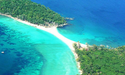 Cinque Island is famous for underwater diving and other activities like camping, game fishing, scuba diving and snorkeling. The island is 26 Km away from Port Blair in Andaman and Nicobar Islands, India.